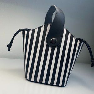 Stripe Black & White Bucket Bag ( FREE SHIPPING)